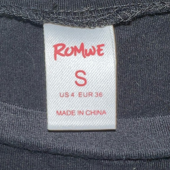 Romwe Oversized Graphic T-shirt Women’s Small - Picture 3 of 3